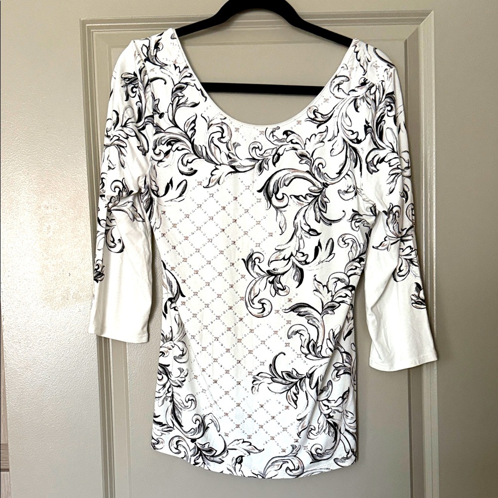 White House Black Market Black and White Scroll Blouse size M